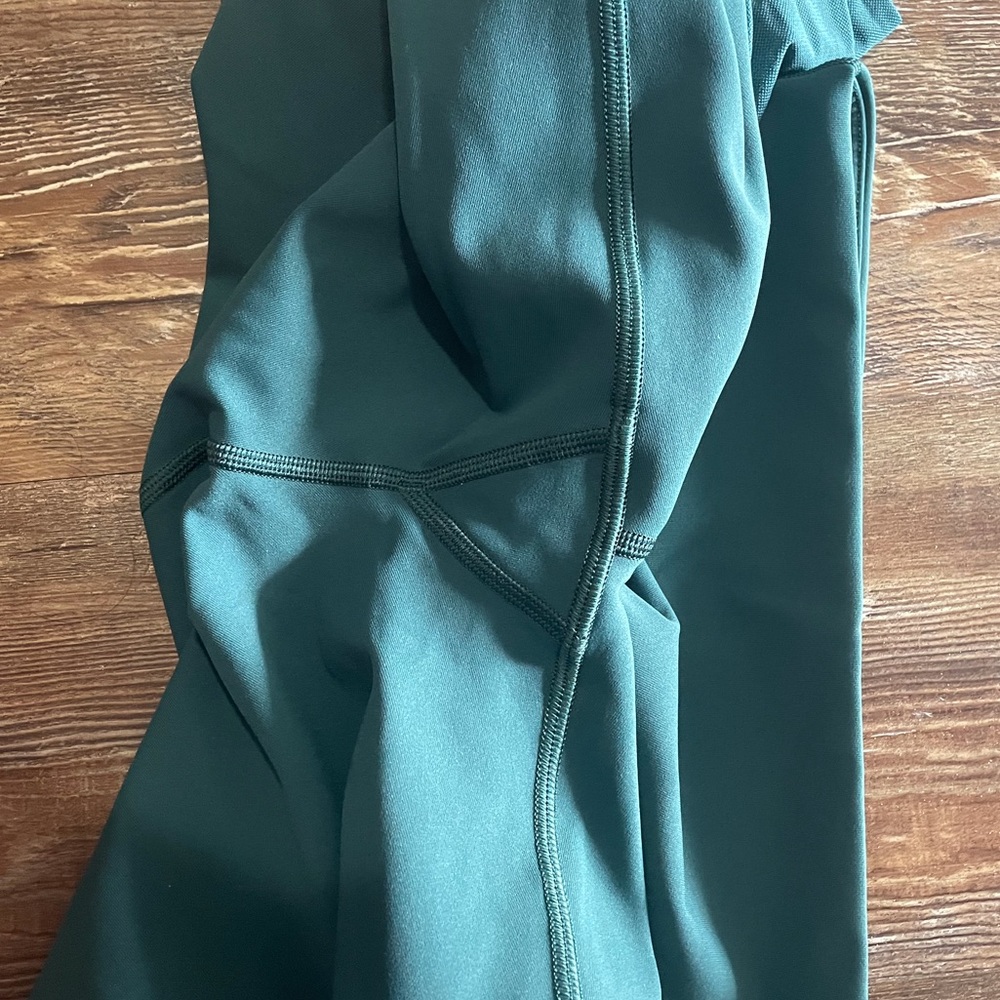 Lululemon mesh leggings - Picture 7 of 8
